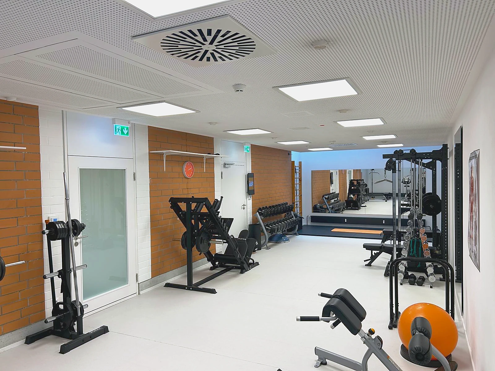 Fitnessbereich Flur der Sportschule West Stuttgart