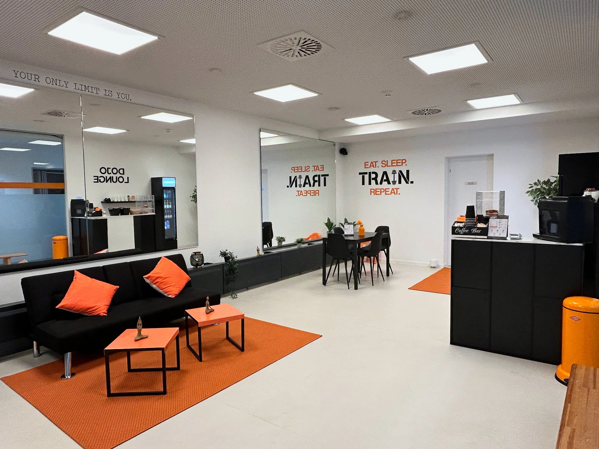 Dojo Lounge & Café Umkleideraum der Sportschule West Stuttgart