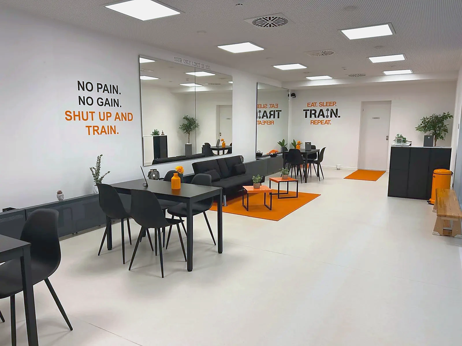 Dojo Lounge & Café Umkleideraum der Sportschule West Stuttgart